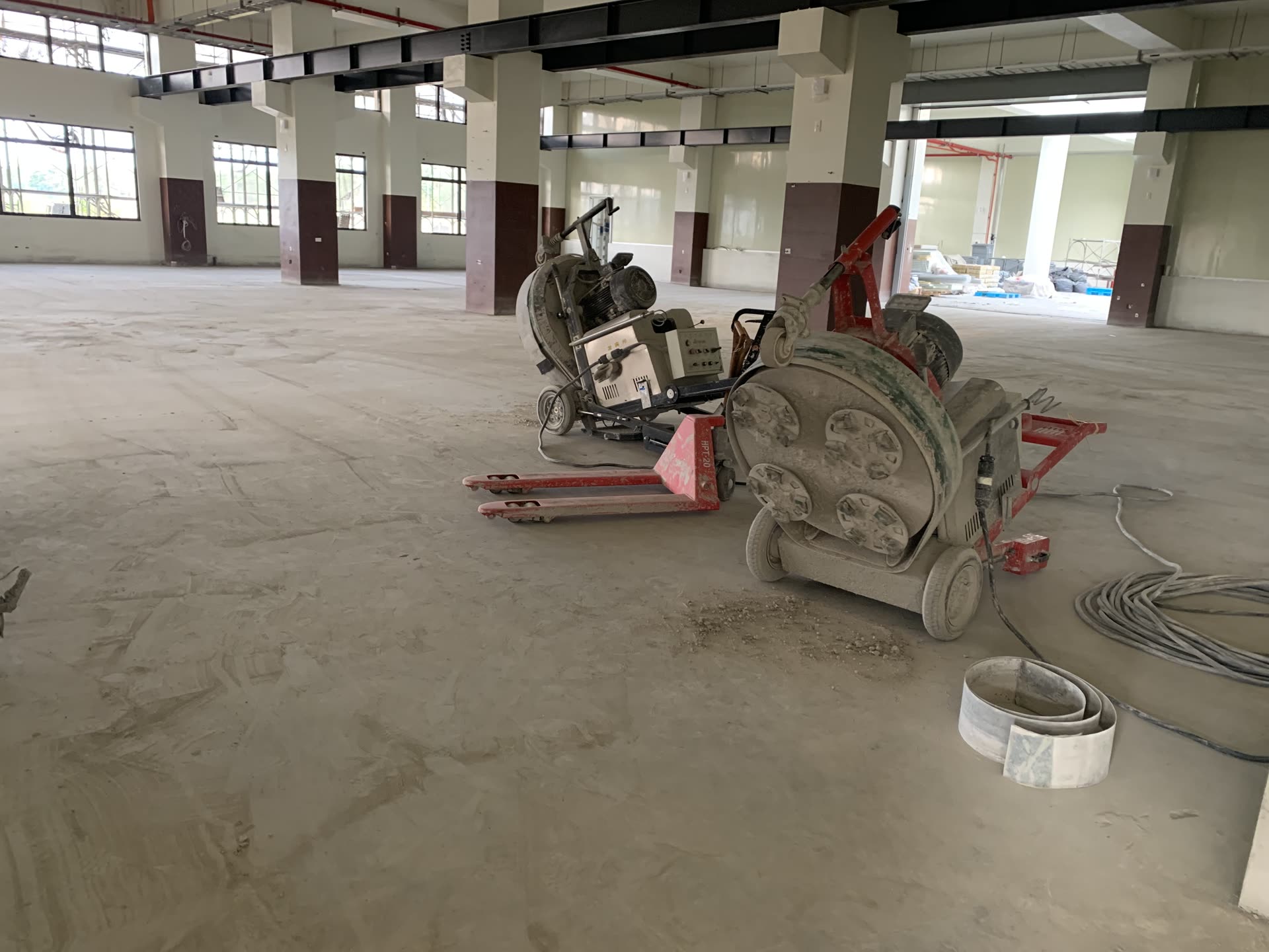 上市上櫃廠房｜精密機械廠新建廠房｜地坪原況與磨片實錄 02