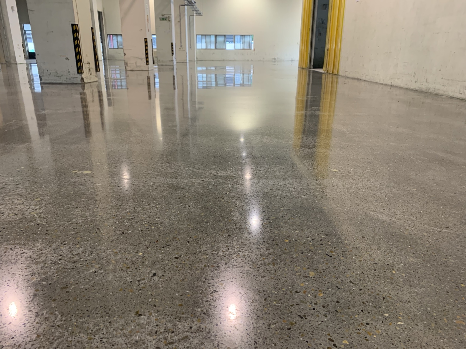 舊地坪翻新|完成面材質細部