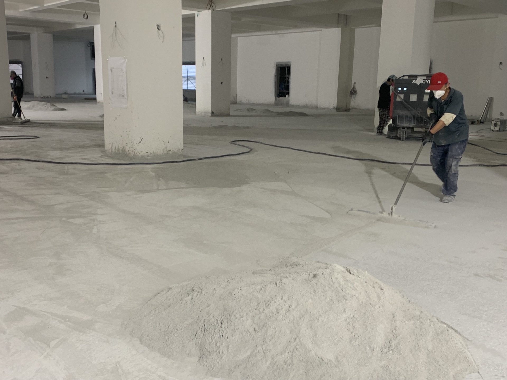 磨石子研磨拋光地坪｜研磨粉塵集中處理實錄 02