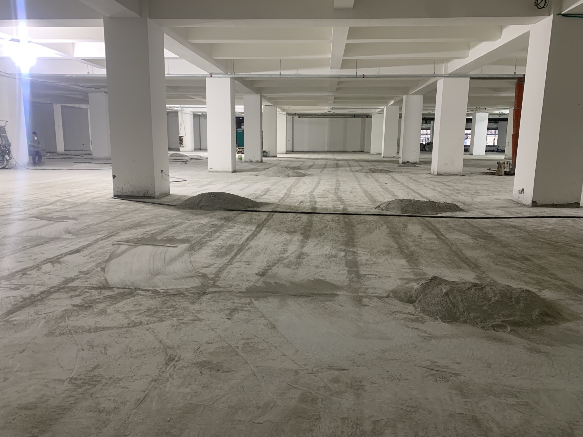 磨石子研磨拋光地坪｜研磨粉塵集中處理實錄 04